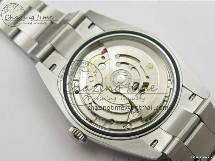 1226 Casual Oyster Perpetual 41mm 124300 EWF Best Edition Red Dial on SS Bracelet A 2856